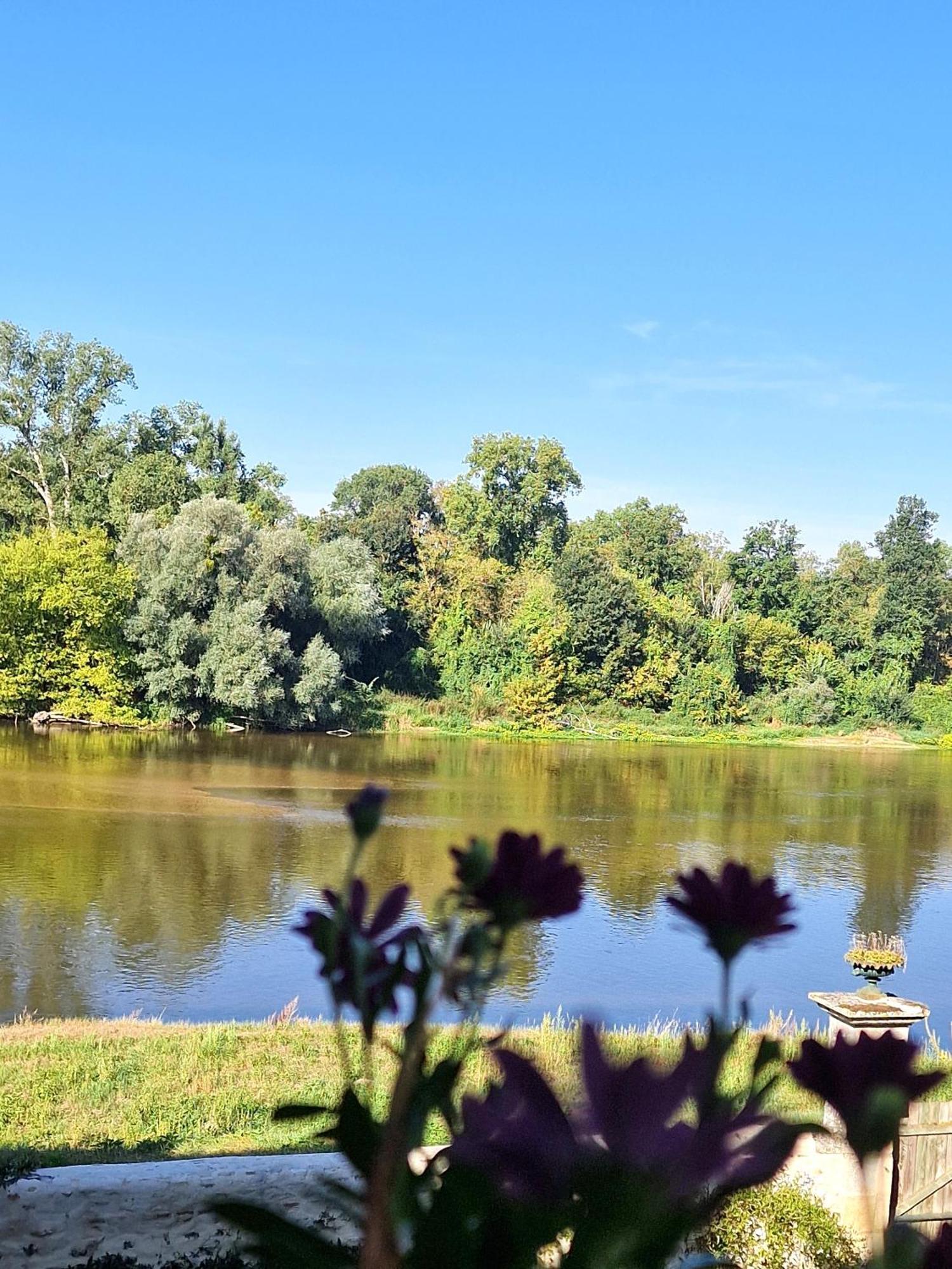 Chambre D'Hotes "Au Bord De Loire" La Marche Εξωτερικό φωτογραφία